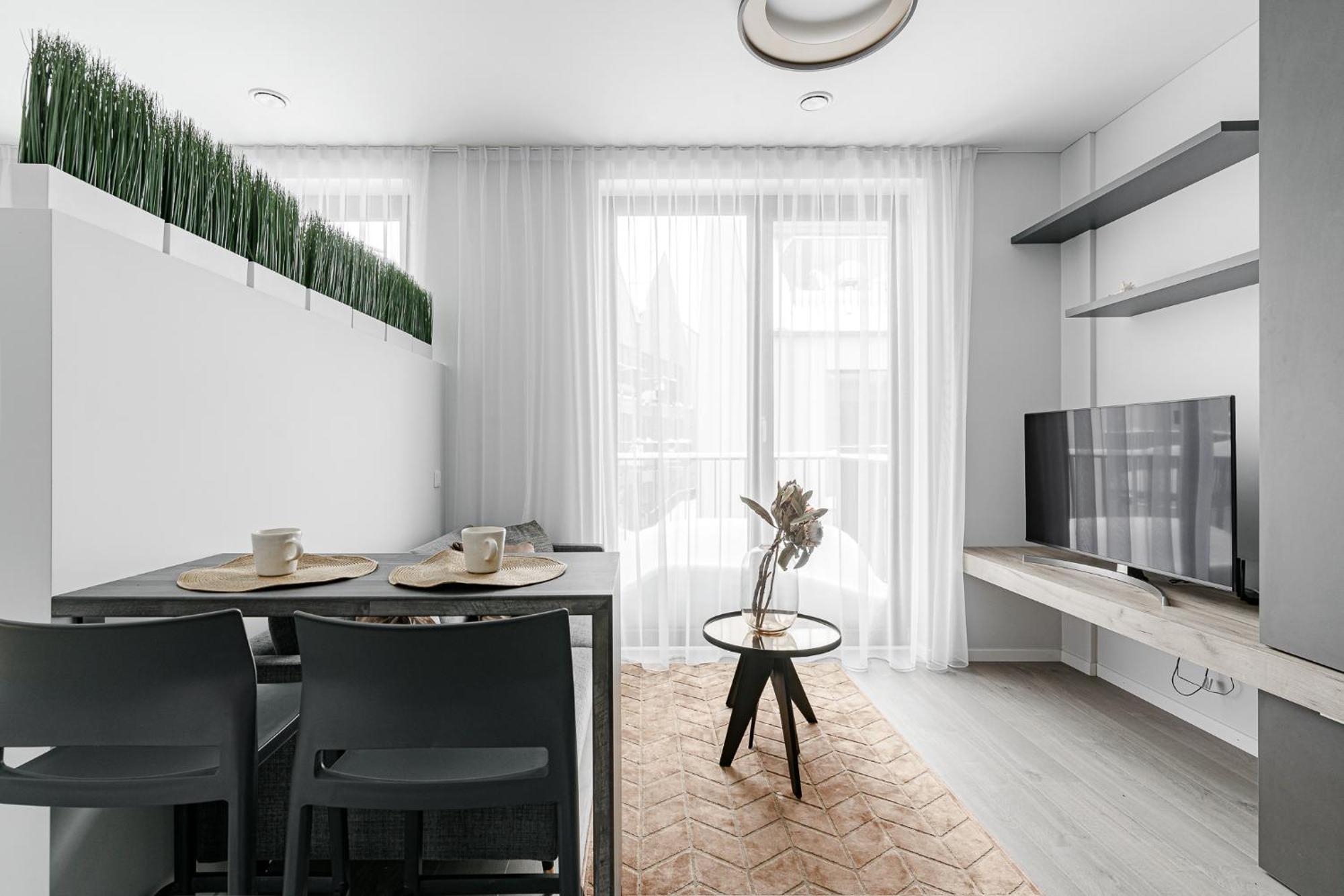 Cohost I Amazing Apt, W-balcony, A-c And Garage Parking, Center Vilnius