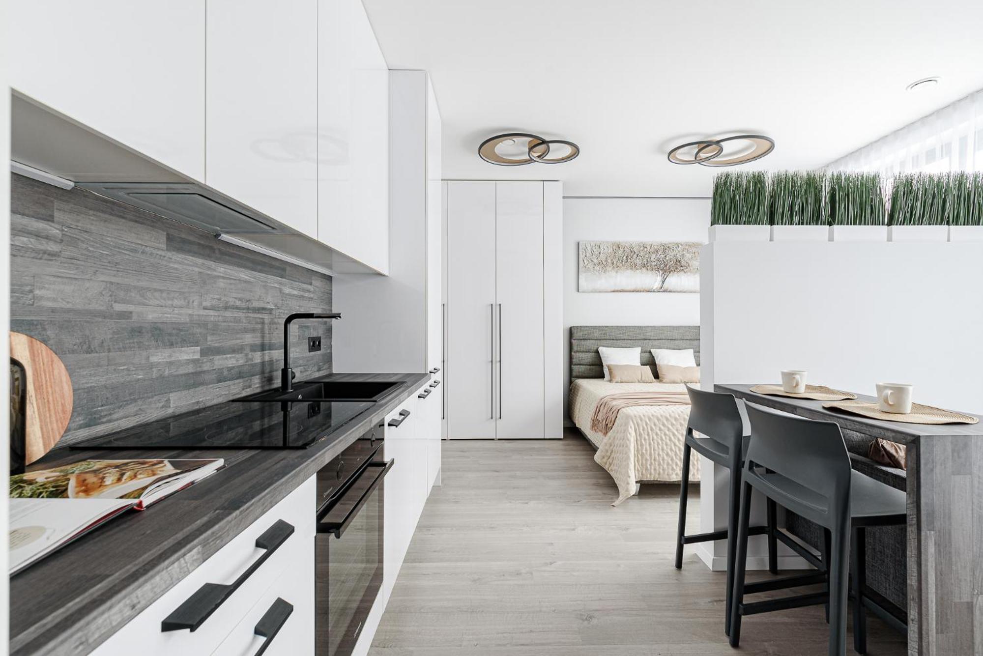 Appartamento Cohost I Amazing Apt, W-balcony, A-c And Garage Parking, Center