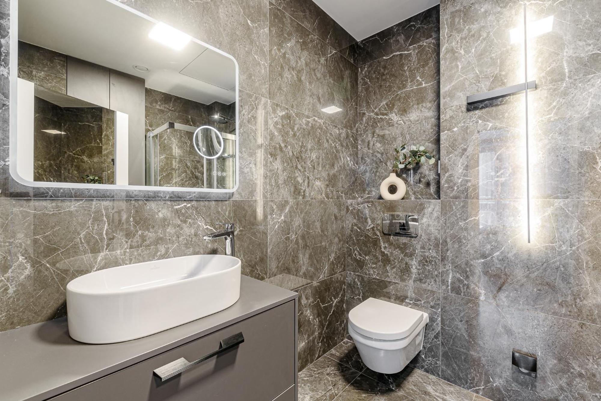 Appartamento Cohost I Amazing Apt, W-balcony, A-c And Garage Parking, Center